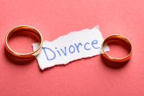 8 arsyet më të çmendura që kemi dëgjuar për divorcin